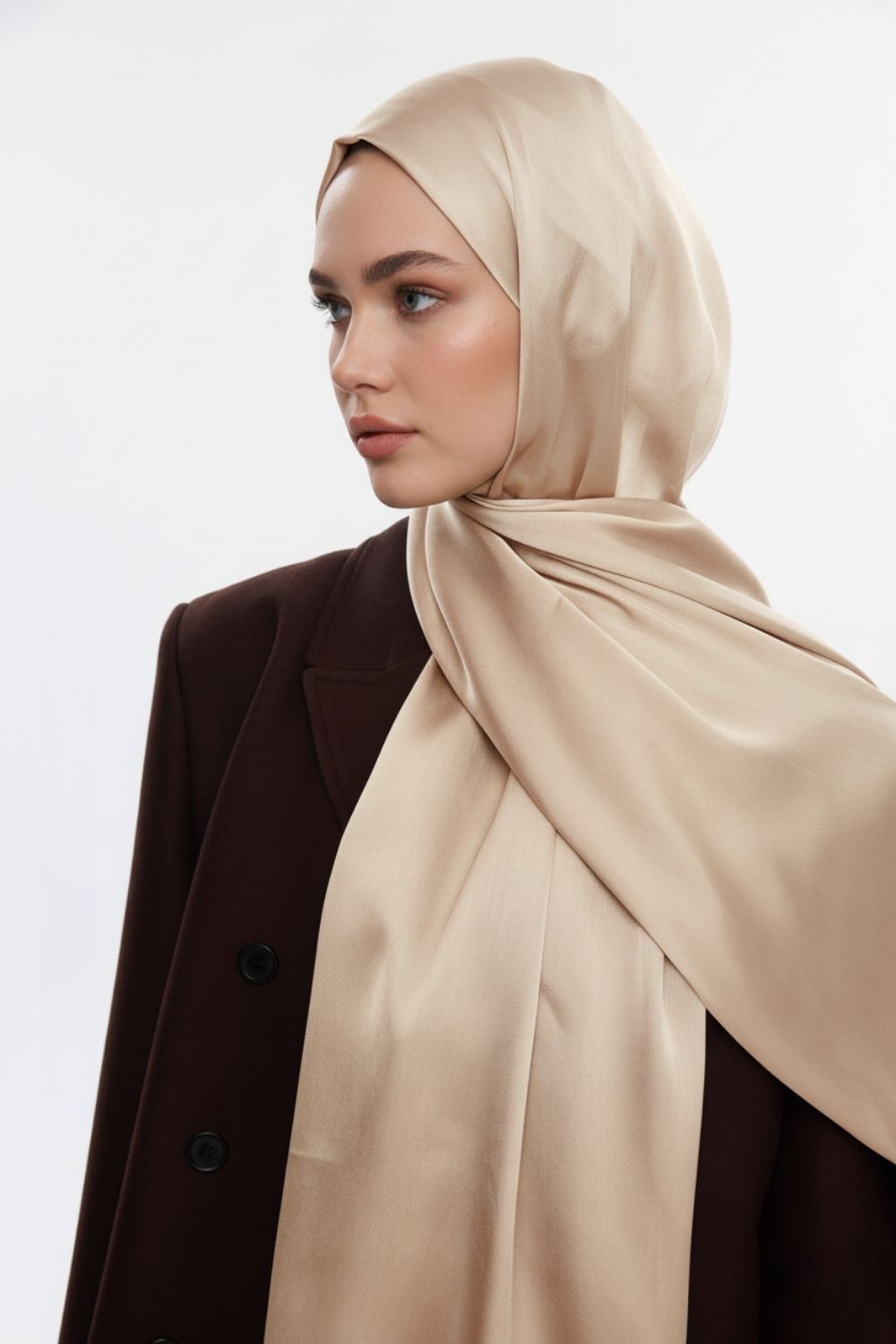 Mizalle & YAQA Özel Saten Dokulu Bej Rengi Şal - Mizalle