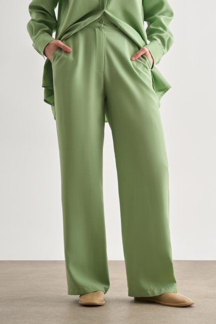 Mizalle - Mizalle Yeşil Kemerli Rahat Kesim Modal Pantolon Mizalle - Mizalle Yeşil Kemerli Rahat Kesim Modal Pantolon