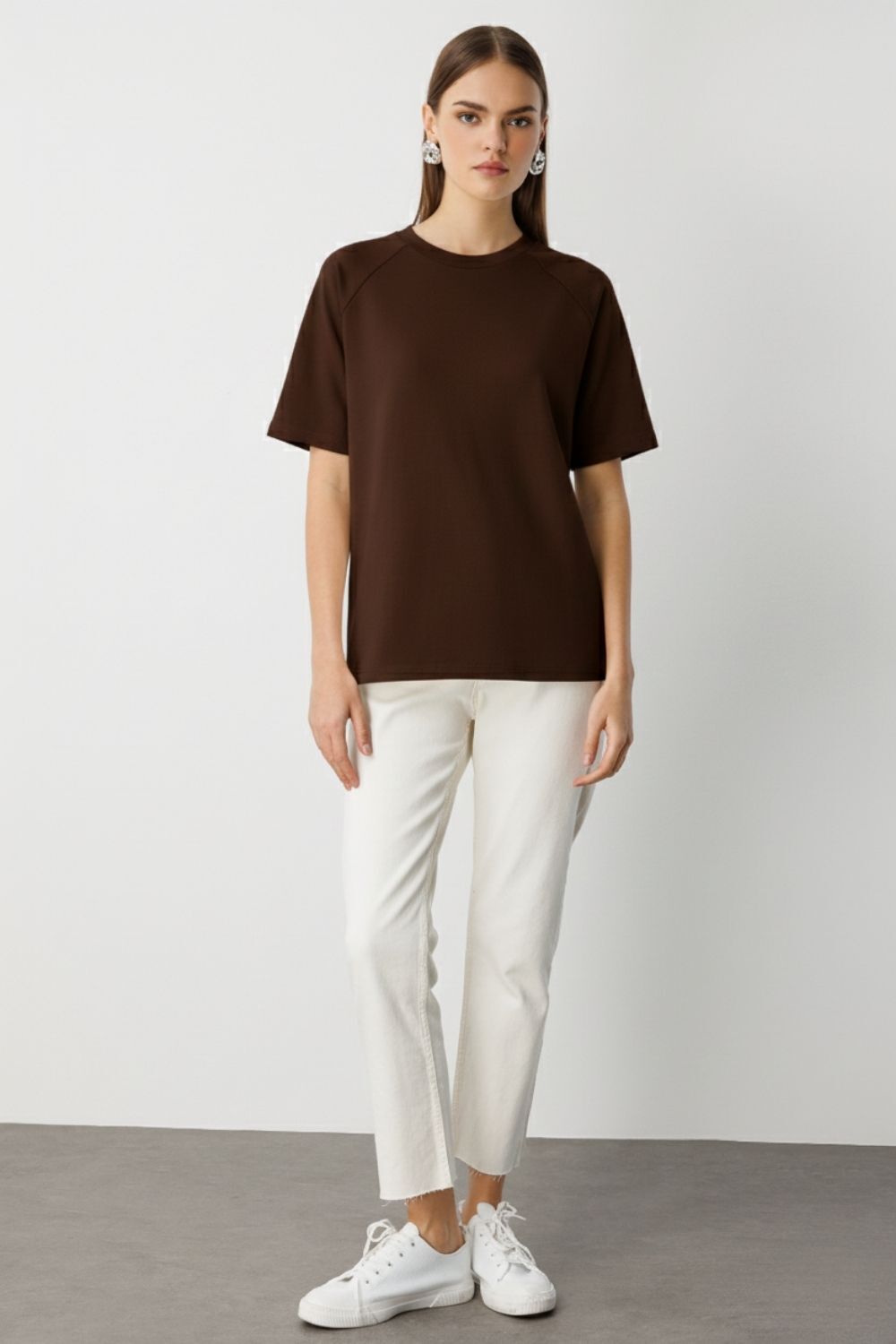 Mizalle Yuvarla Yaka Yumuşak Dokulu Reglan Kol Kahverengi Tişört - 2
