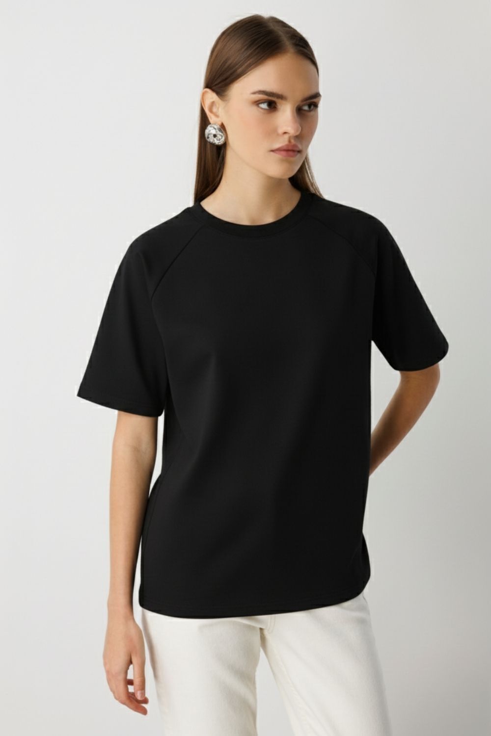 Mizalle Yuvarla Yaka Yumuşak Dokulu Reglan Kol Siyah Tişört - Mizalle