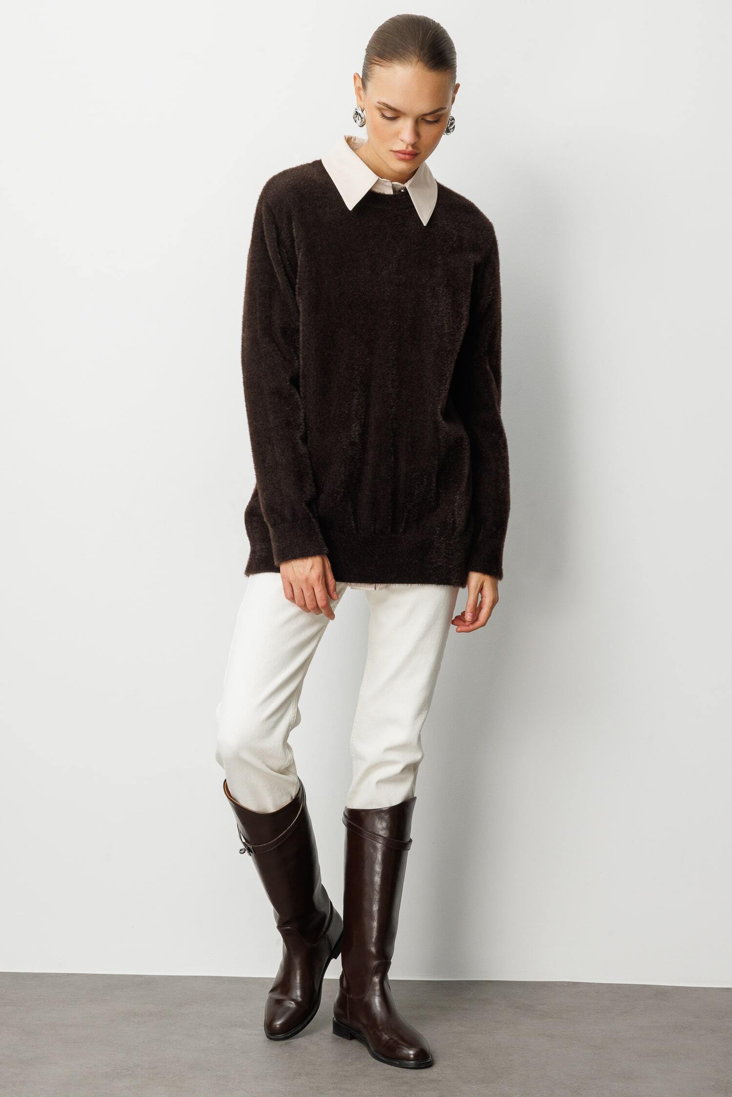 Mizalle Yuvarlak Yaka Oversize Yumuşak Dokulu Kahverengi Triko Kazak - 2