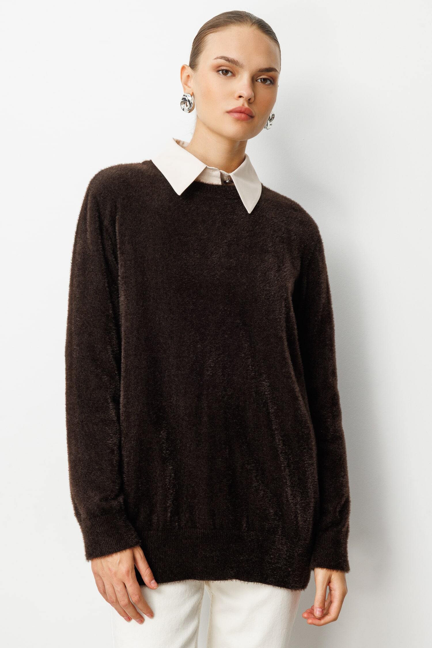 Mizalle Yuvarlak Yaka Oversize Yumuşak Dokulu Kahverengi Triko Kazak - Mizalle