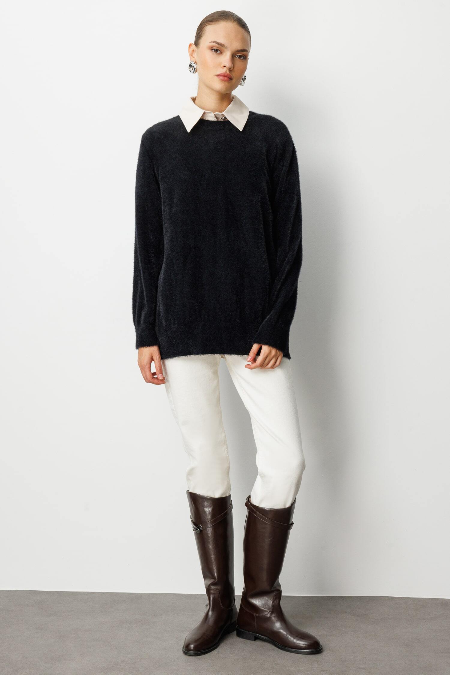 Mizalle Yuvarlak Yaka Oversize Yumuşak Dokulu Siyah Triko Kazak - Mizalle