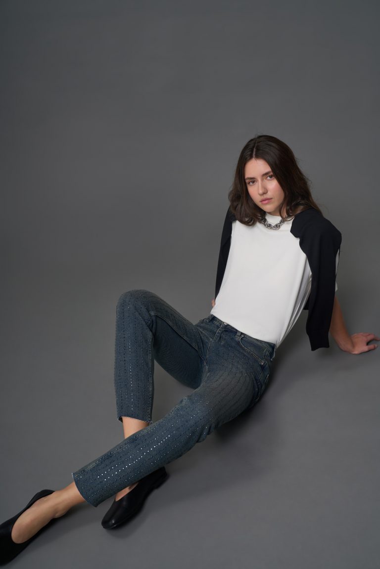 Mizalle Dar Kesim Taş İşli Lacivert Straight Fit Denim Pantolon - Mizalle