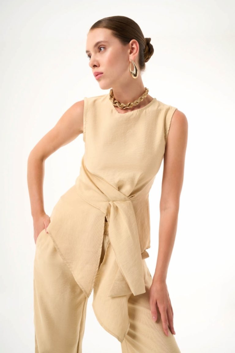 MZL Bağlama Detaylı Bej Kolsuz Asimetrik Bluz - MZL