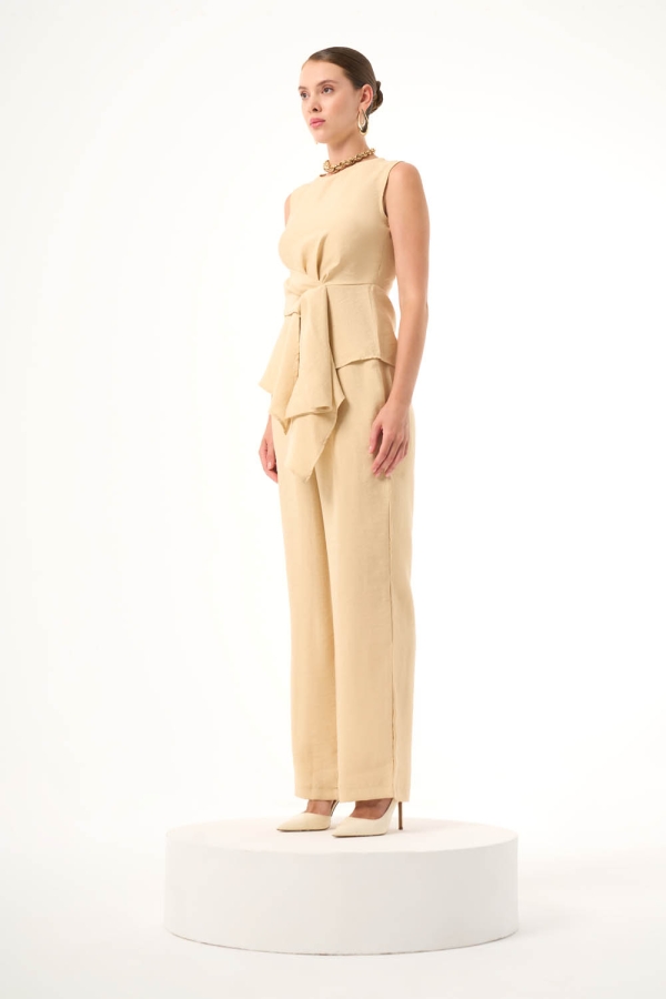 MZL Bağlama Detaylı Bej Kolsuz Asimetrik Bluz - 3