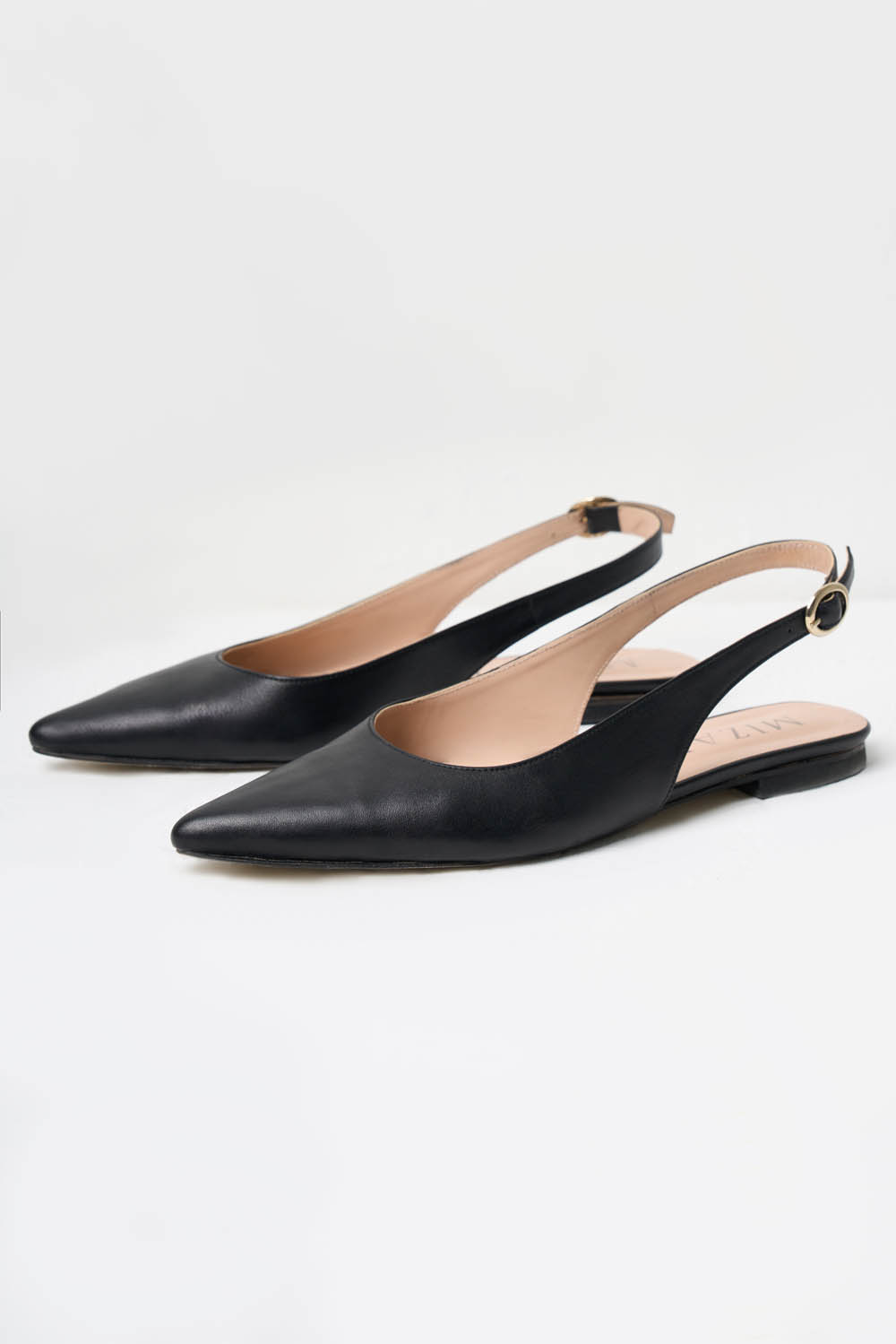 Mizalle Sivri Burunlu Arkası Açık Siyah Deri Babet - Mizalle