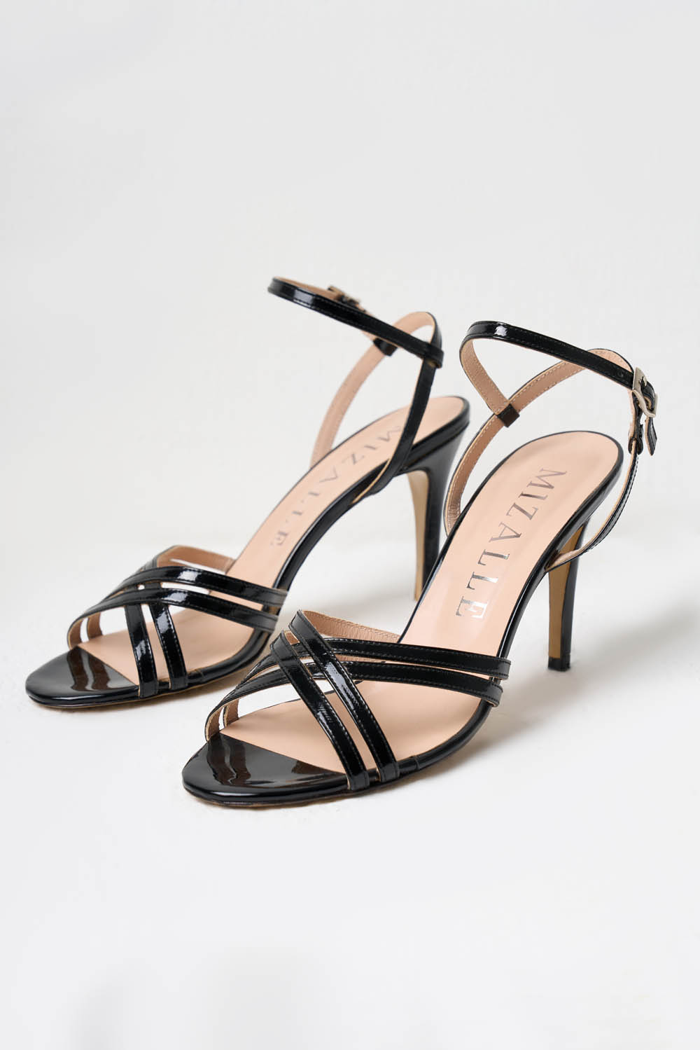 Mizalle Rugan Siyah Bantlı Topuklu Deri Abiye Ayakkabı - Mizalle