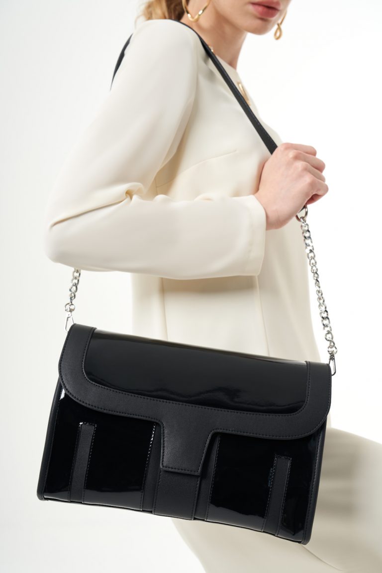 Mizalle Zincir Detaylı Orta Boy Siyah Rugan Deri Omuz Çantası - Mizalle