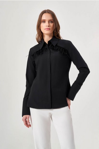 Mizalle Yaka Tüyü Detaylı Siyah Gömlek - Mizalle