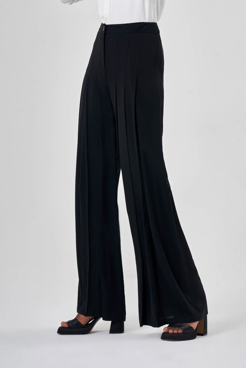 Önü Kırma Pliseli Siyah Pantolon
