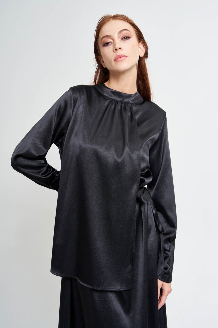 Mizalle Siyah Pile Parça Detaylı Maksi Saten Elbise - Mizalle