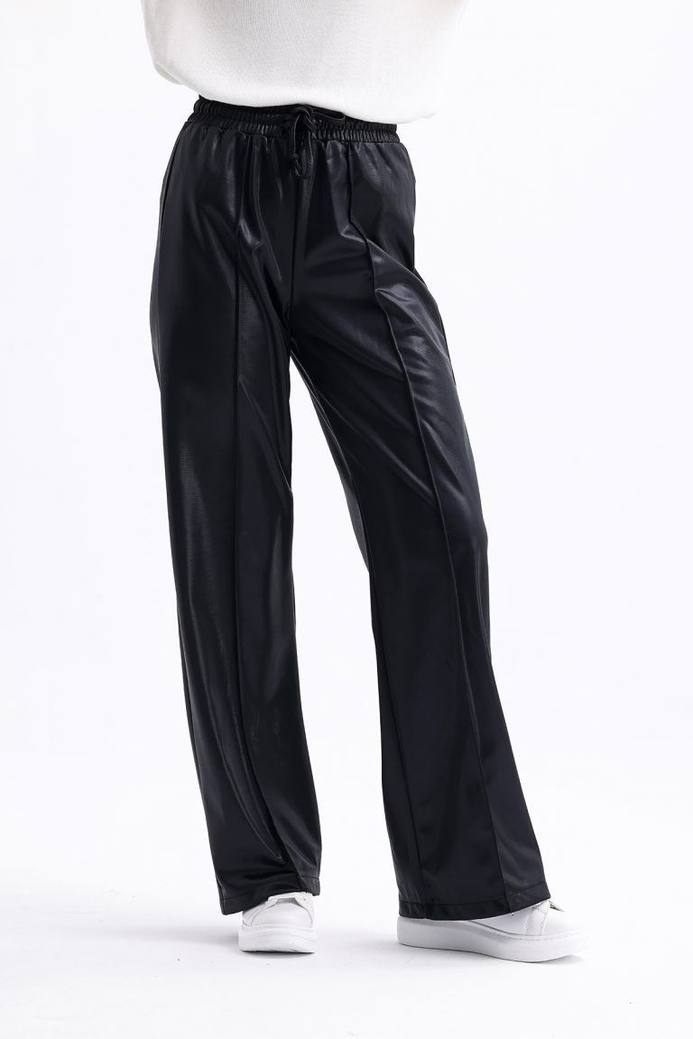 Mizalle Deri Görünümlü Siyah Örme Jogger Pantolon - Mizalle