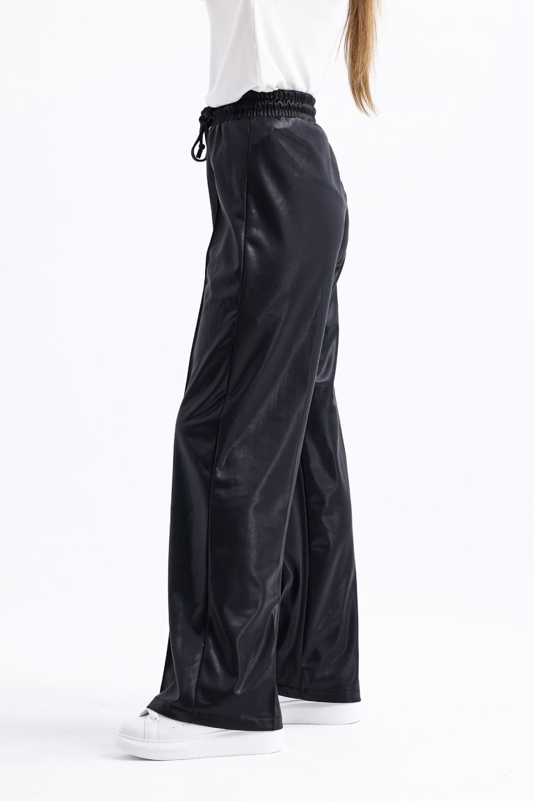 Mizalle Deri Görünümlü Siyah Örme Jogger Pantolon - Mizalle