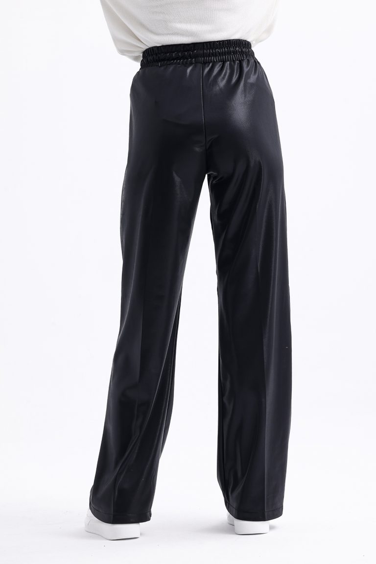 Mizalle Deri Görünümlü Siyah Örme Jogger Pantolon - Mizalle