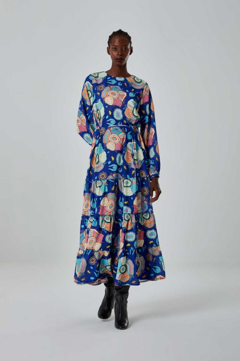 Mizalle Mavi Desenli Kat Volanlı Etek Detaylı Uzun Elbise - Mizalle