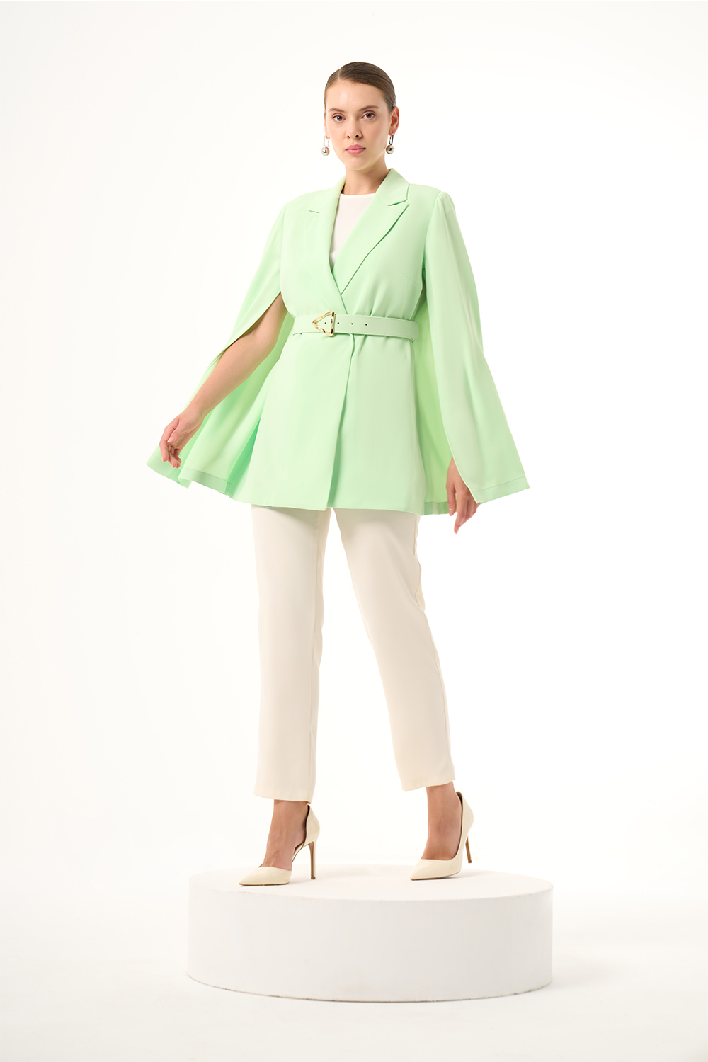 Mizalle Kemer Detaylı İnce Krep Açık Yeşil Pelerin Ceket