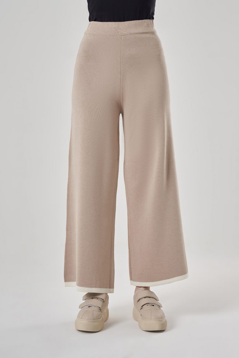 Mizalle Paçası Biyeli Geniş Kesim Bej Rengi Triko Pantolon - Mizalle