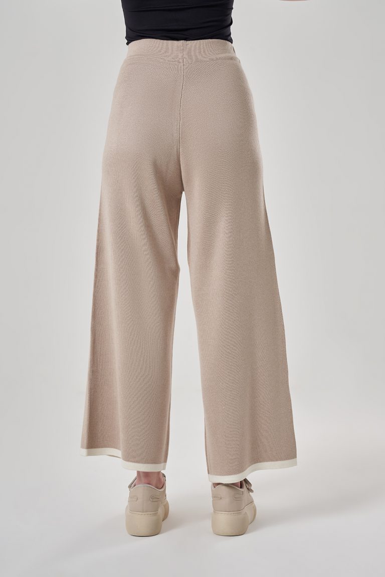 Mizalle Paçası Biyeli Geniş Kesim Bej Rengi Triko Pantolon - Mizalle