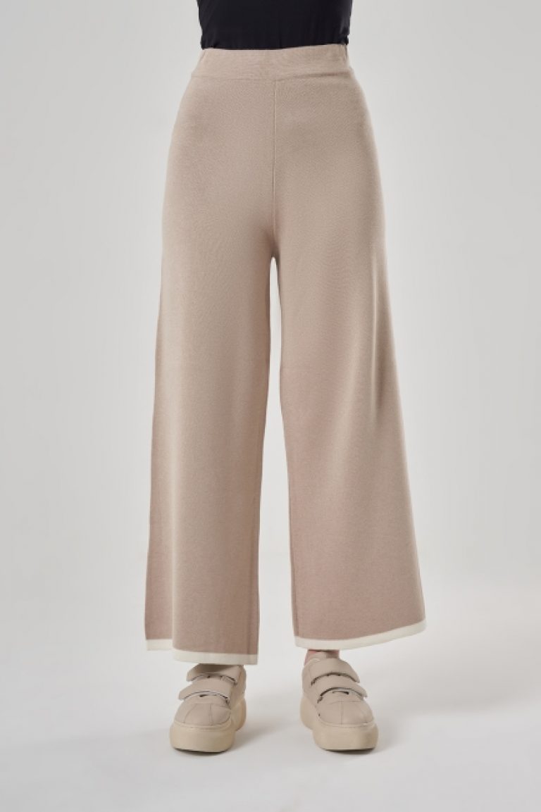 Mizalle Paçası Biyeli Geniş Kesim Bej Rengi Triko Pantolon - Mizalle