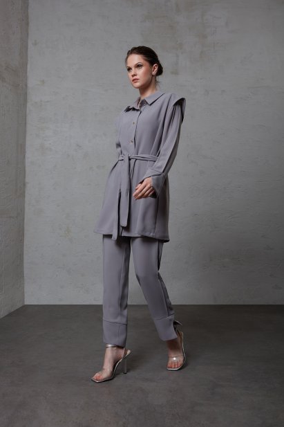 Mizalle Paçası Yırtmaçlı Klasik Gri Krep Pantolon - Mizalle
