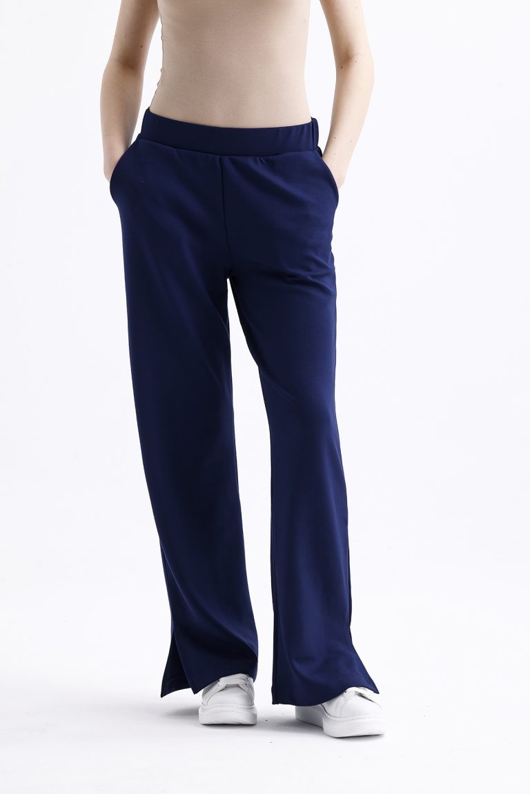 Mizalle Paçası Yırtmaçlı Pamuklu Lacivert Jogger Pantolon - Mizalle