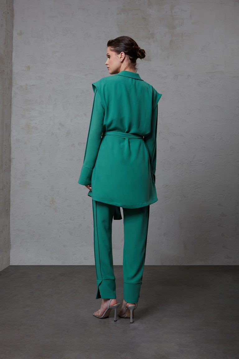 Mizalle Paçası Yırtmaçlı Klasik Yeşil Krep Pantolon - Mizalle