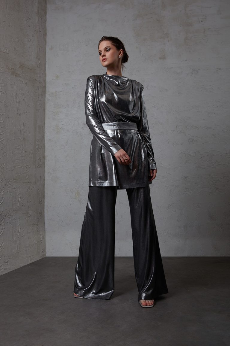 Mizalle Omuz Drape Detaylı Parlak Gümüş Rengi Abiye Tunik - Mizalle