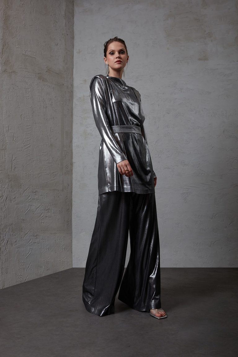 Mizalle Omuz Drape Detaylı Parlak Gümüş Rengi Abiye Tunik - Mizalle