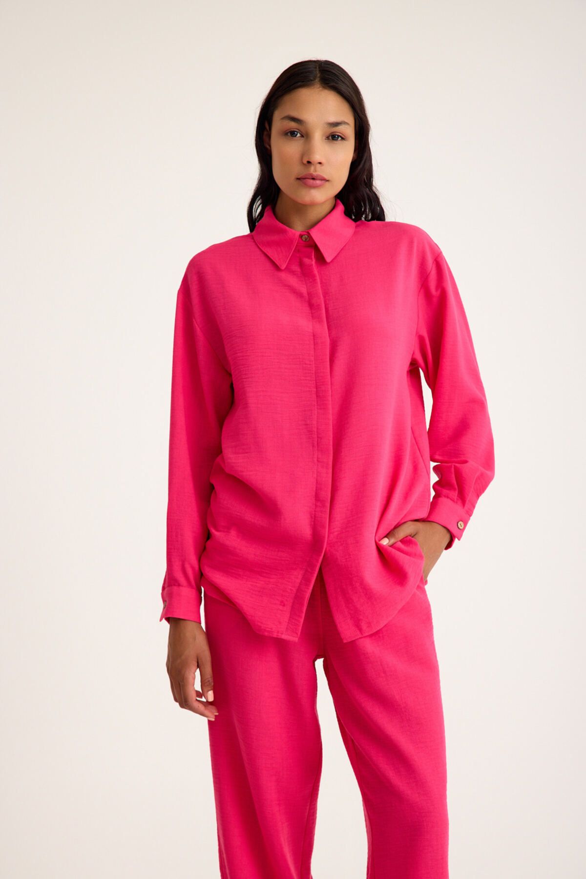 Mizalle Keten Görünümlü Rahat Kesim Fuşya Jogger Pantolon