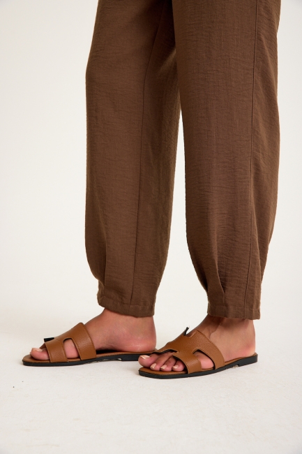Mizalle - Mizalle Keten Görünümlü Rahat Kesim Kahverengi Jogger Pantolon Mizalle - Mizalle Keten Görünümlü Rahat Kesim Kahverengi Jogger Pantolon