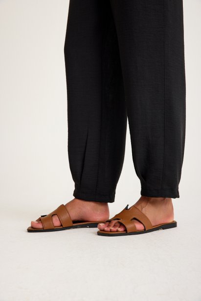 Mizalle Keten Görünümlü Rahat Kesim Siyah Jogger Pantolon - Mizalle