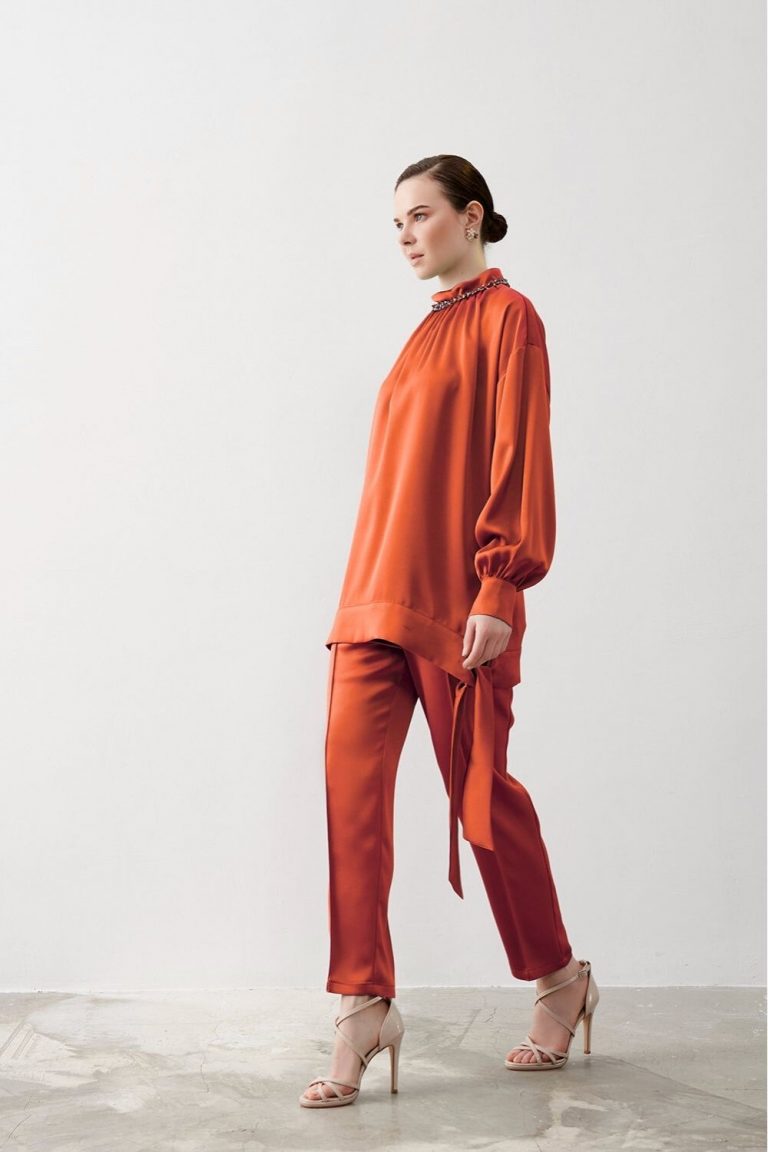 Mizalle Nar Çiçeği Saten Krep Rahat Kesimli Pantolon - Mizalle