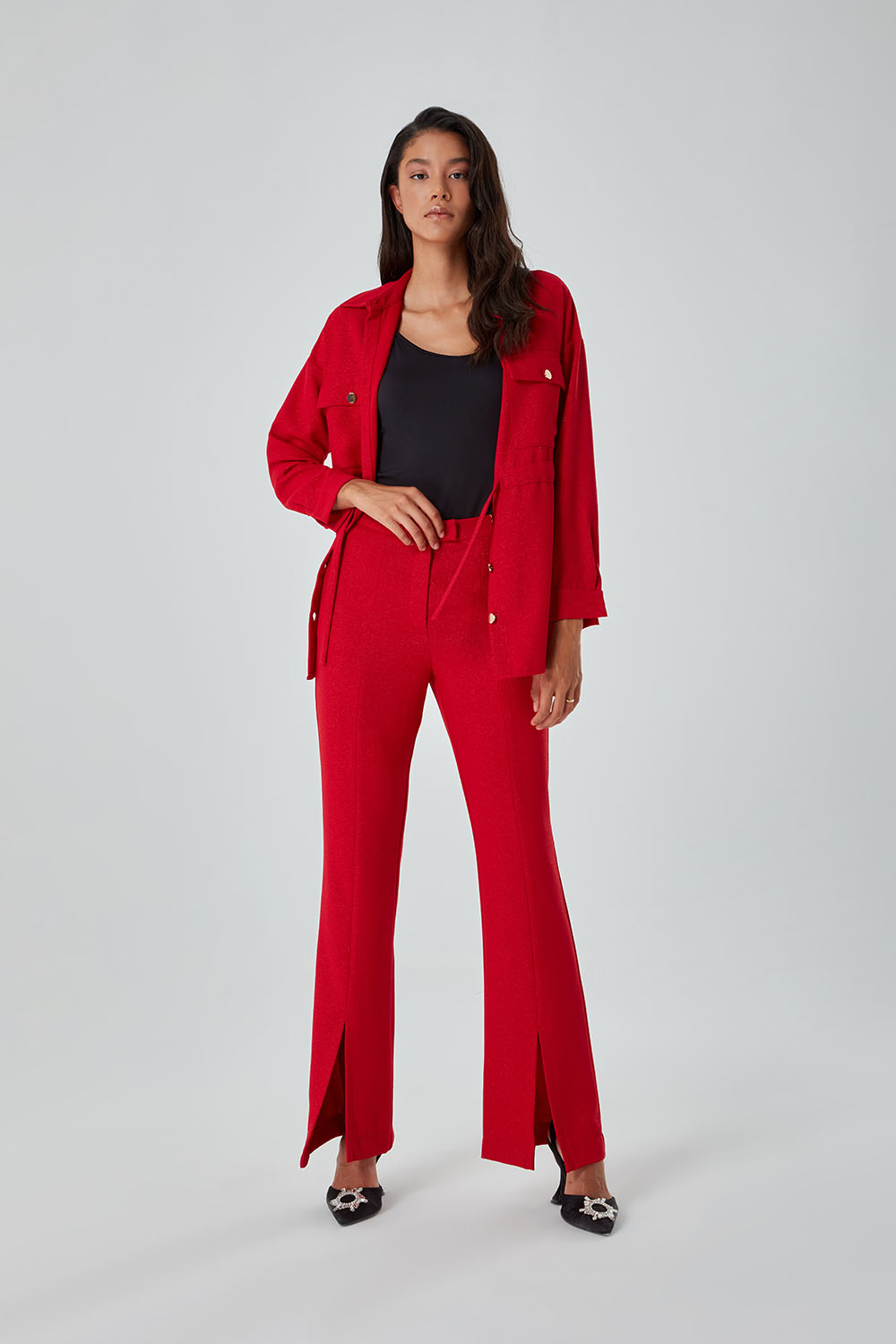 Mizalle Kırmızı Simli Paçası Yırtmaçlı Şık Pantolon