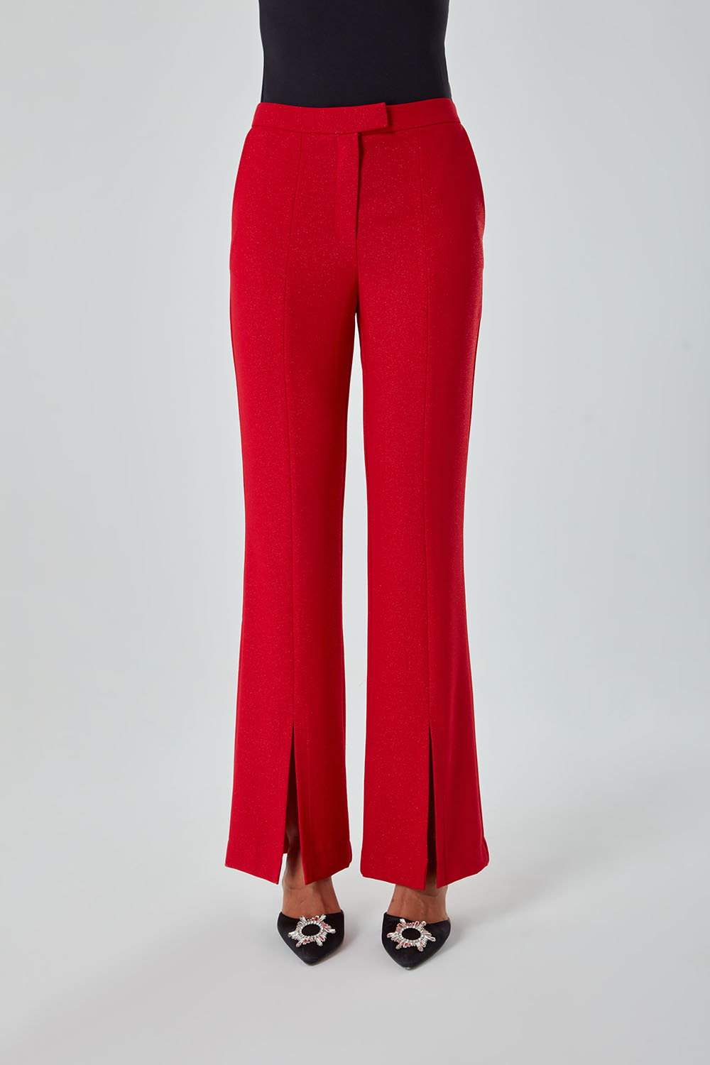 Mizalle Kırmızı Simli Paçası Yırtmaçlı Şık Pantolon