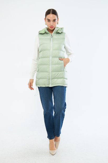 Mizalle Yeşil Puffa Dolgulu Şişme Şapkalı Yelek - Mizalle