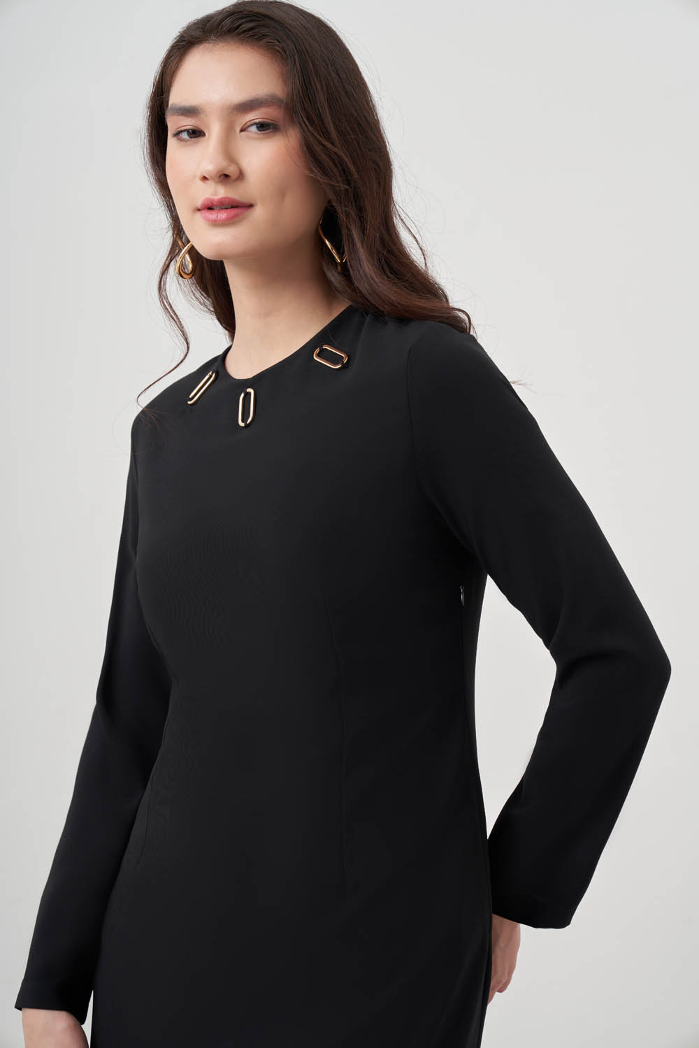 Mizalle Yaka Detaylı Krep Maksi Siyah Elbise 