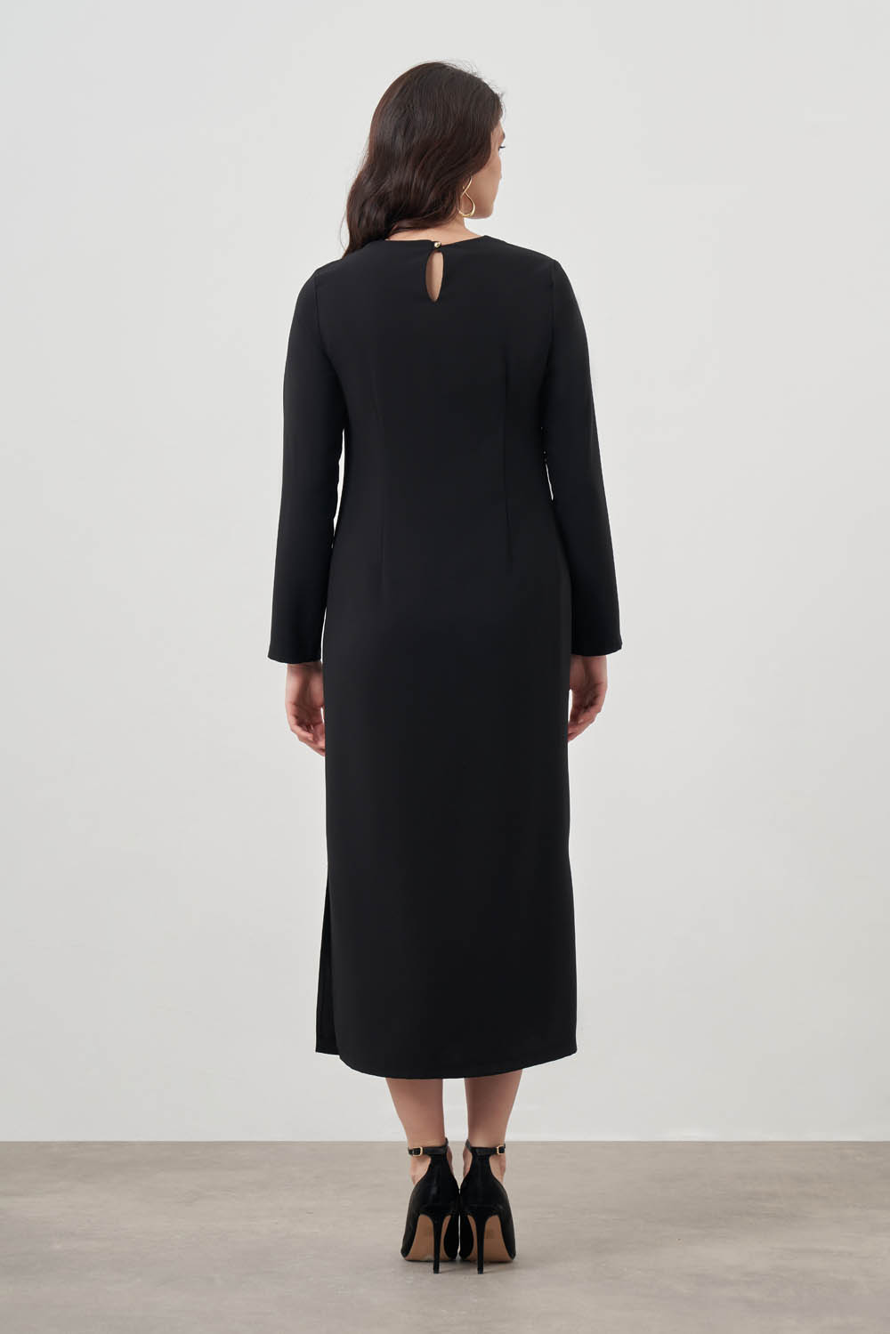 Mizalle Yaka Detaylı Krep Maksi Siyah Elbise 