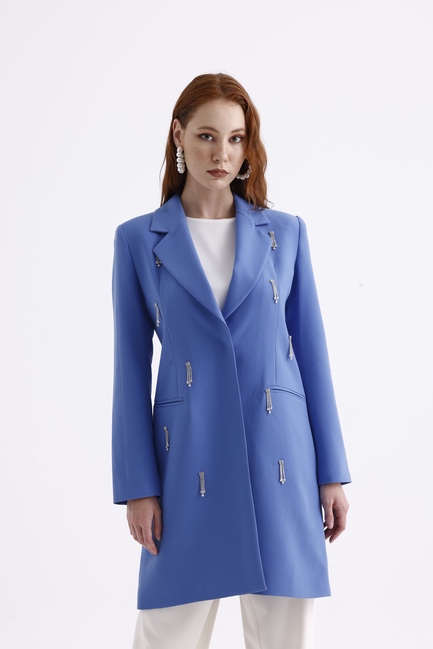 Mizalle - Mizalle Taş Detaylı Mavi Uzun Krep Ceket Mizalle - Mizalle Taş Detaylı Mavi Uzun Krep Ceket