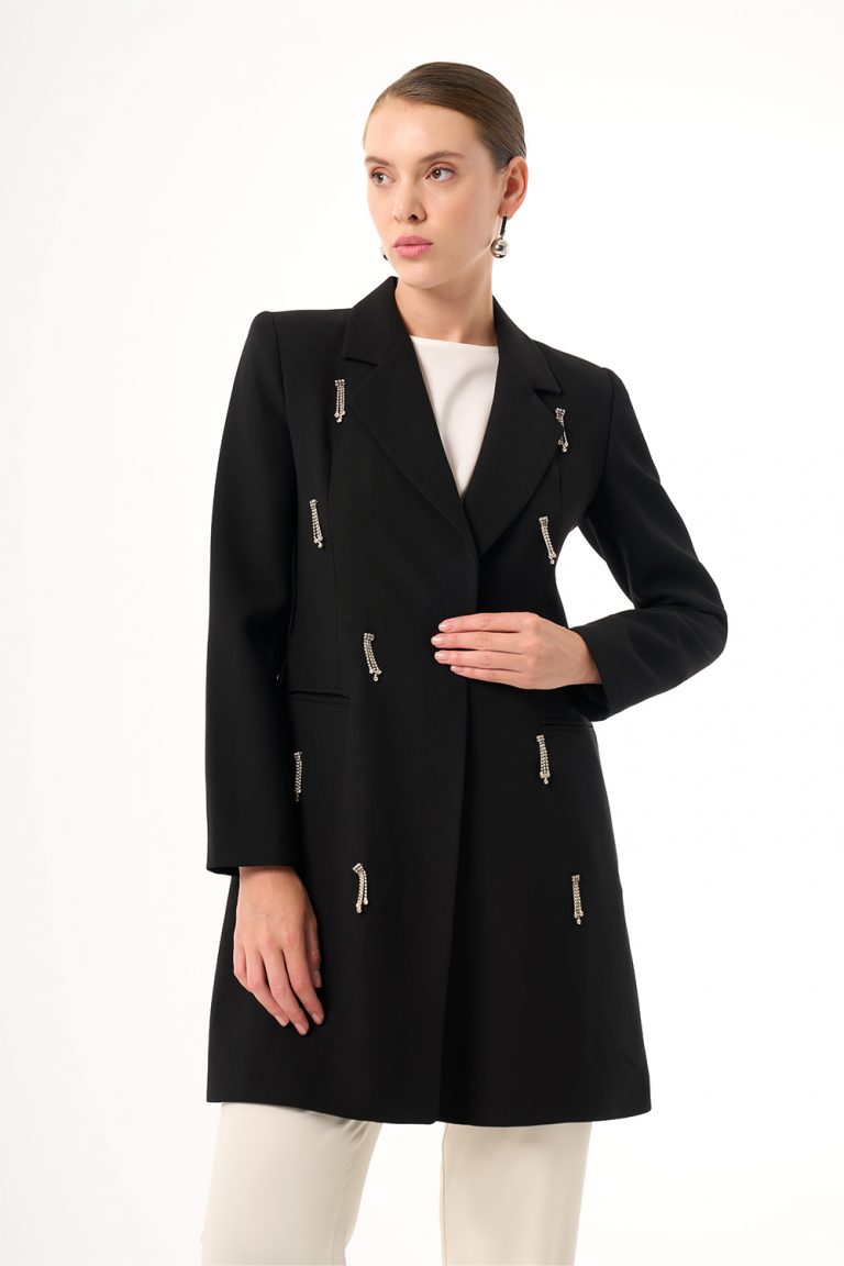 Mizalle Taş Detaylı Siyah Uzun Krep Ceket - Mizalle