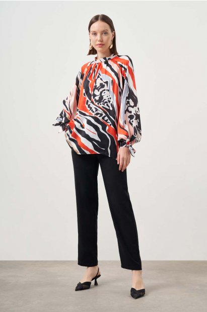 Mizalle Siyah Kırmızı Desenli Yüksek Yakalı Bluz - Mizalle