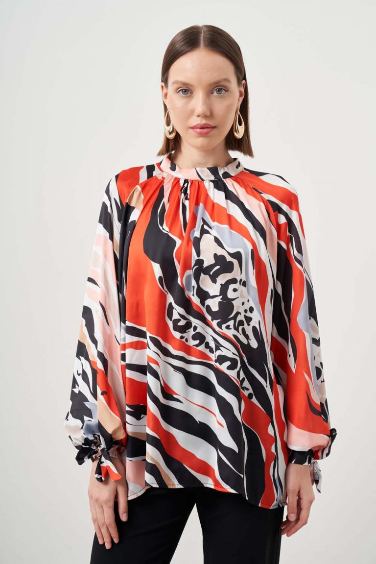 Mizalle Siyah Kırmızı Desenli Yüksek Yakalı Bluz - Mizalle