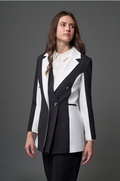 Mizalle Renk Bloklu Özel Tasarım Siyah&Beyaz Kruvaze Ceket - Mizalle