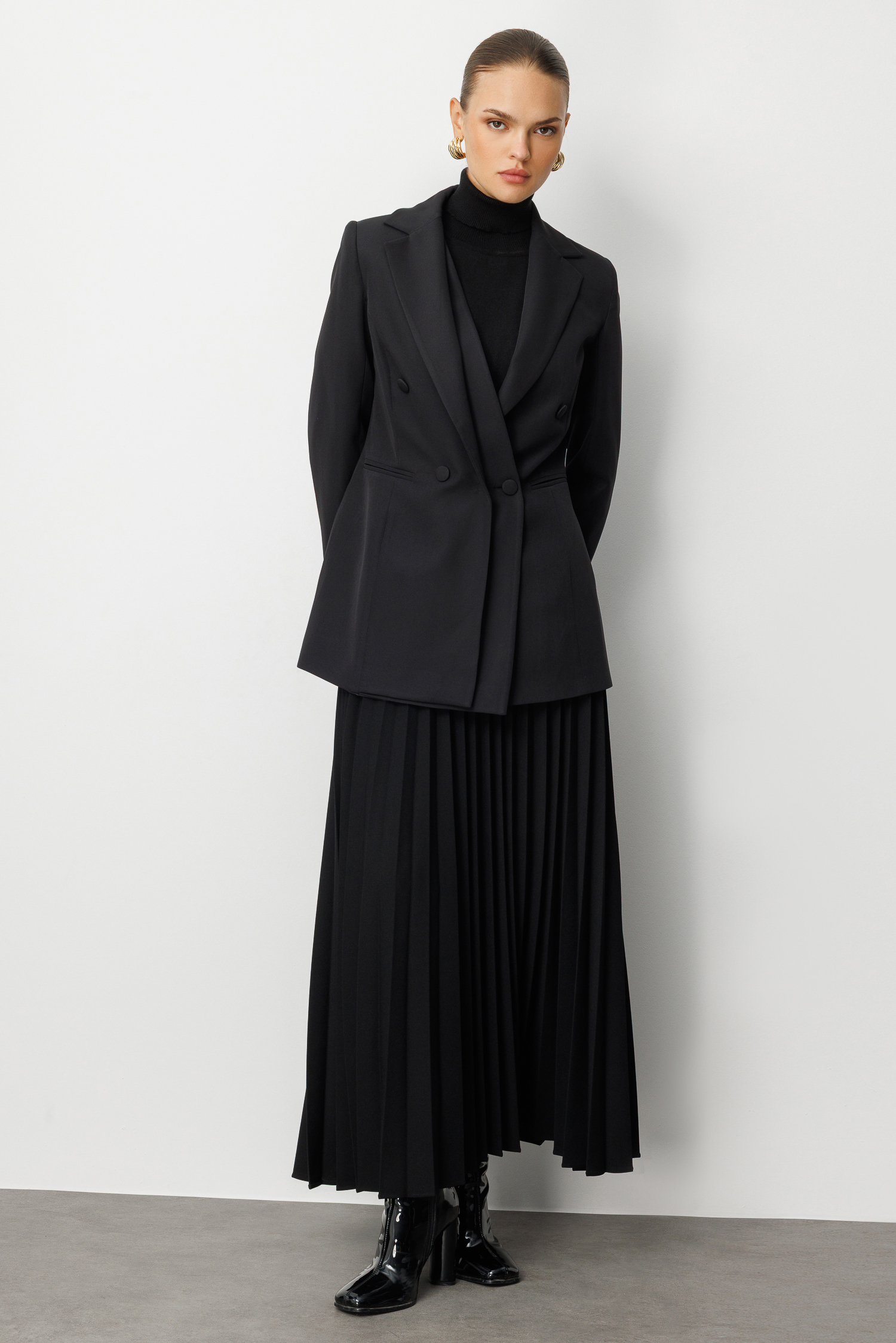 Mizalle Renk Bloklu Özel Tasarım Siyah Kruvaze Ceket