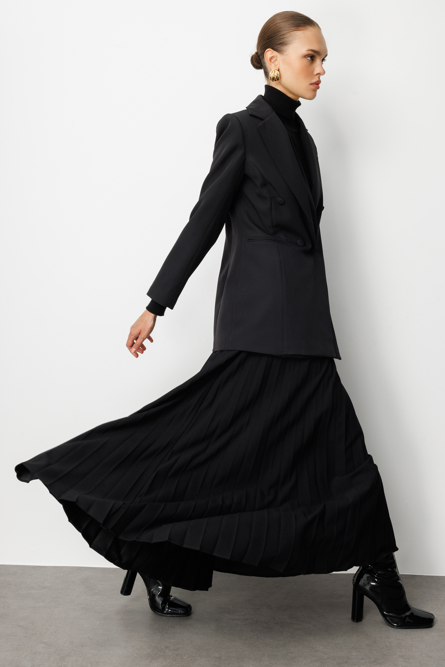 Mizalle Renk Bloklu Özel Tasarım Siyah Kruvaze Ceket