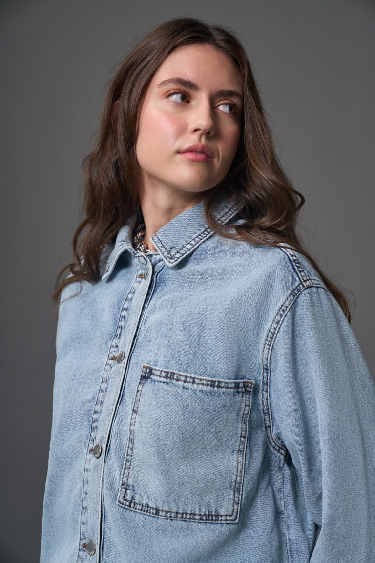 Mizalle Tek Cepli Rahat Kesimli Uzun Açık Mavi Denim Gömlek - Mizalle