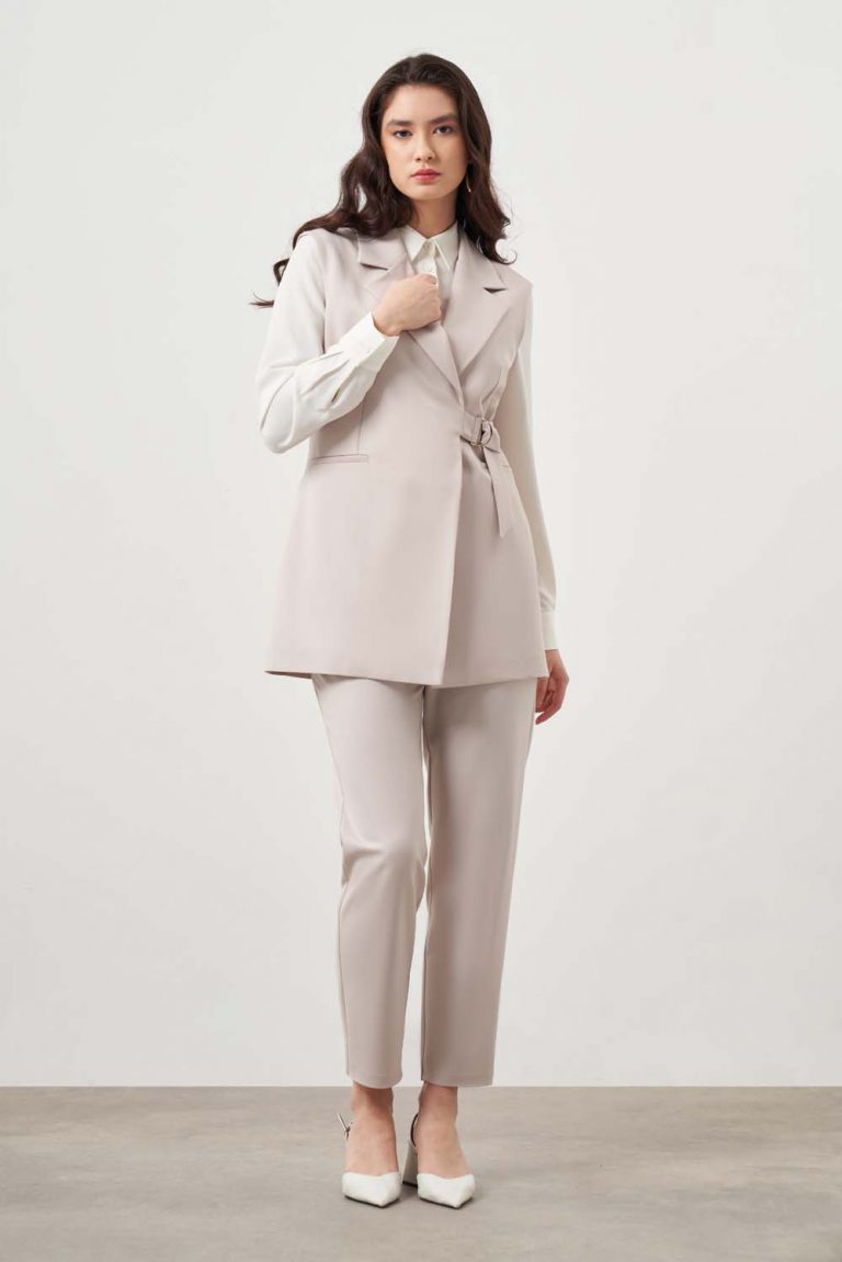 Mizalle Yan Toka Detaylı Klasik Yaka Bej Rengi Yelek - Mizalle