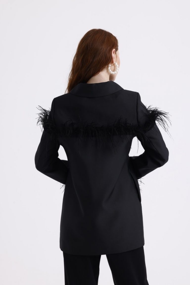 Mizalle Siyah Tüy Detaylı Saten Şık Ceket - Mizalle