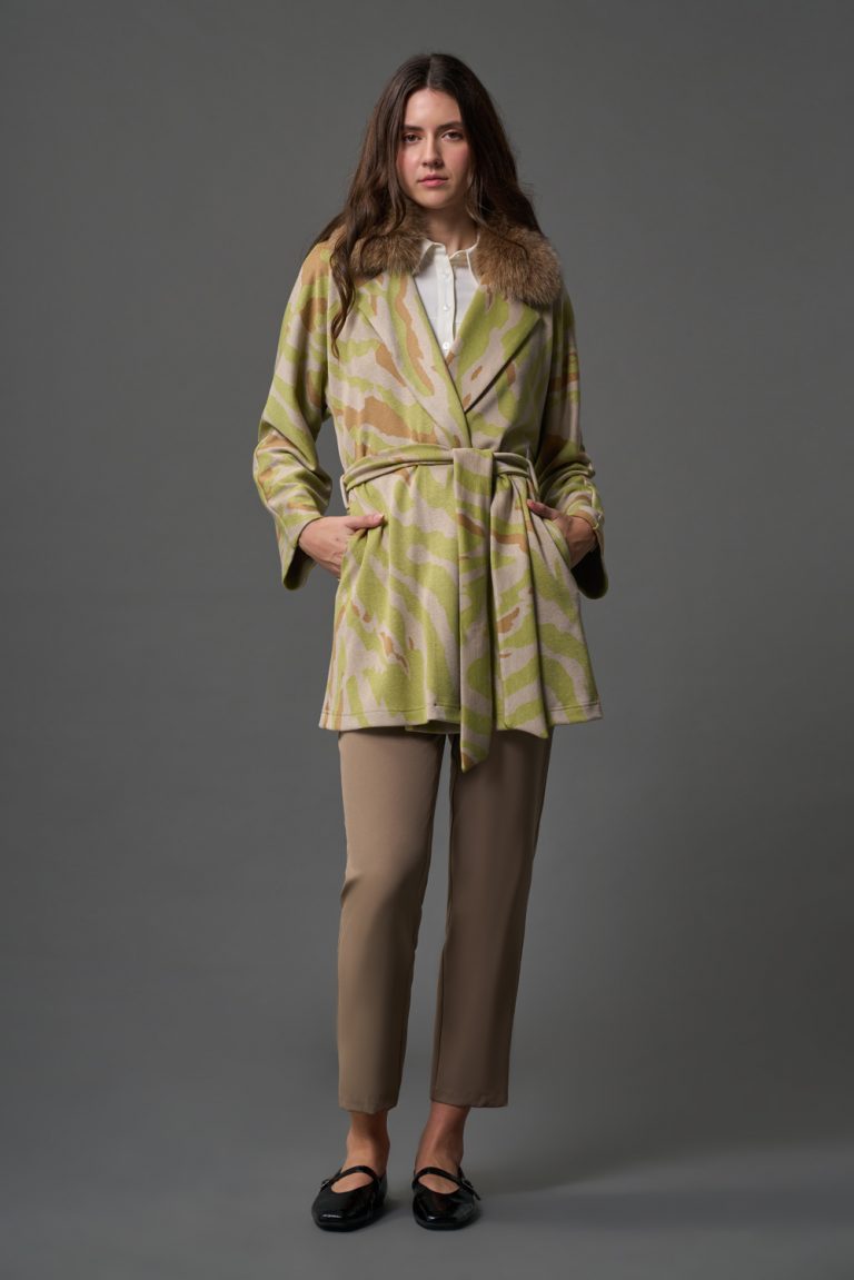 Mizalle Kürk Yakalı Yeşil Desenli Midi Boy Hırka - Mizalle