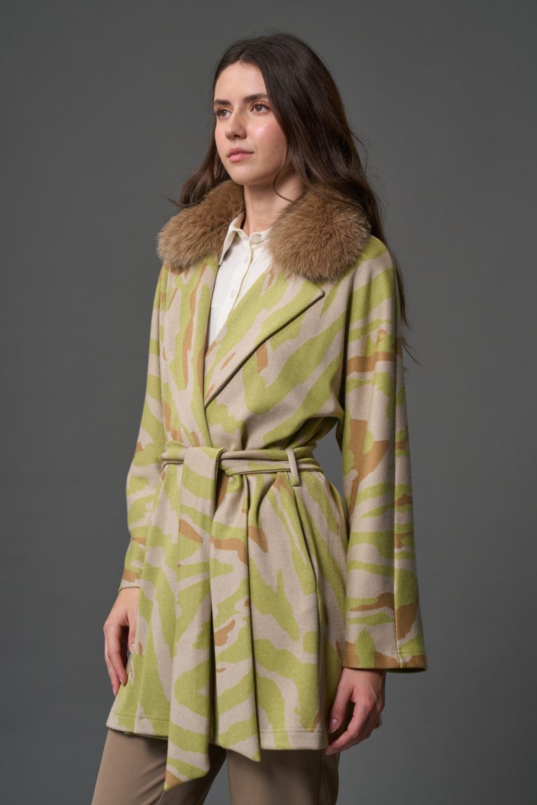 Mizalle Kürk Yakalı Yeşil Desenli Midi Boy Hırka - Mizalle